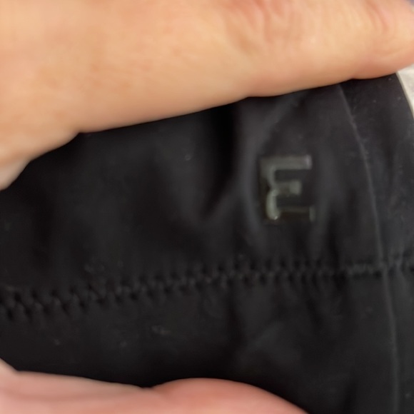 Everlane The Perform Bra Black Size Small NWT - Picture 8 of 8